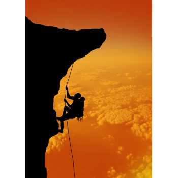 Ορειβάτης στο ηλιοβασίλεμα